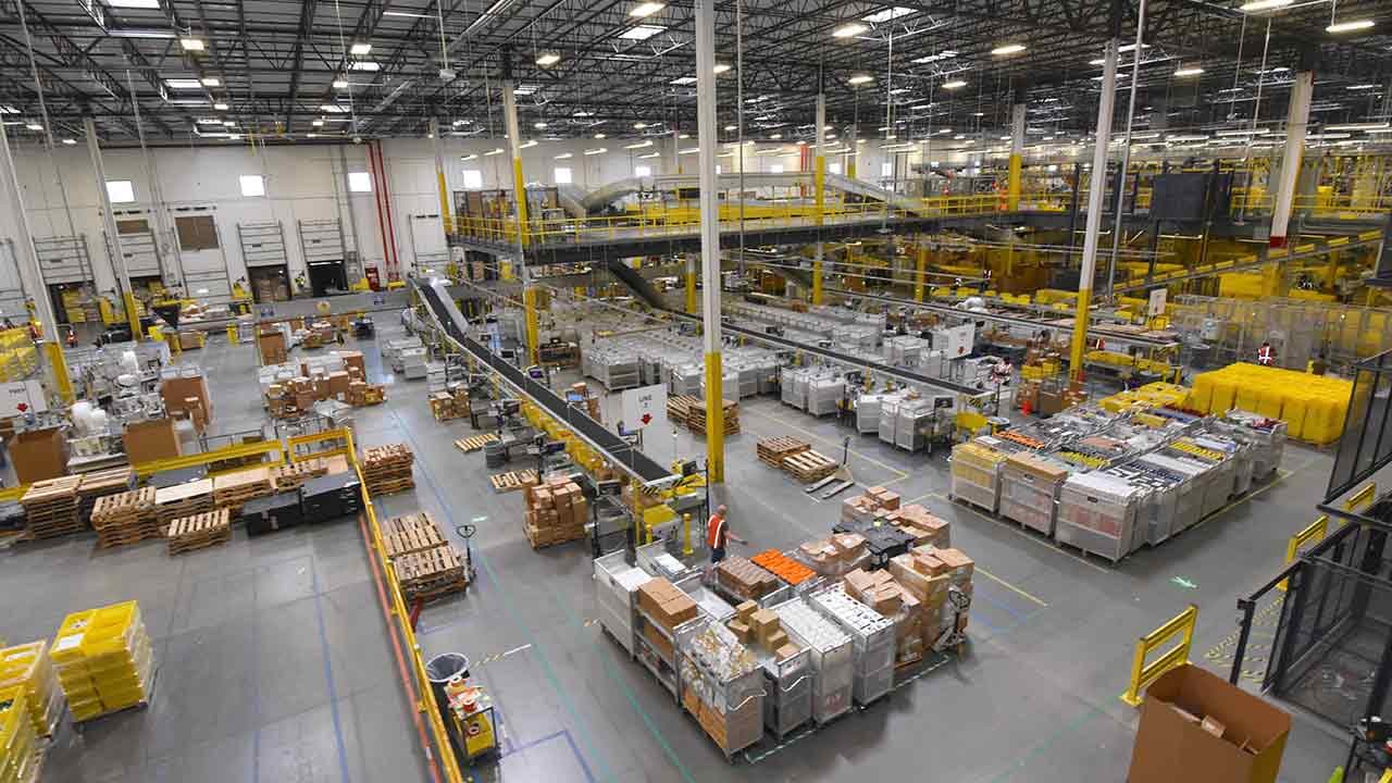 Comment Amazon détruit des dizaines de millions de produits électroniques neufs