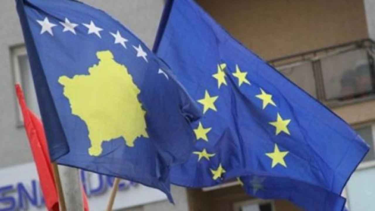 Macron ouvre la porte à une adhésion du Kosovo à l'UE
