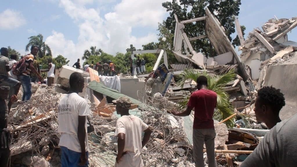 Le bilan du séisme en Haïti s'alourdit à 1.941 morts
