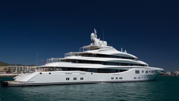 La demande des ultra-riches pour les superyachts bondit après la pandémie
