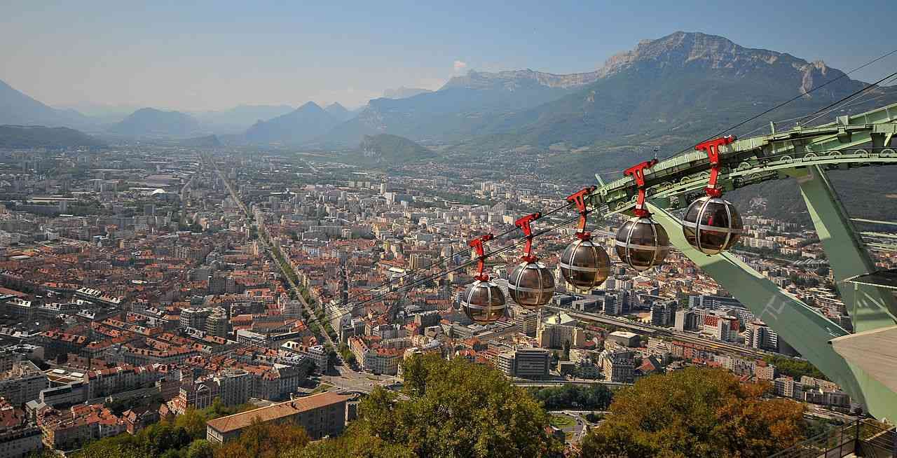 Agent municipal tué à Grenoble : le suspect visé par un mandat d'arrêt européen
