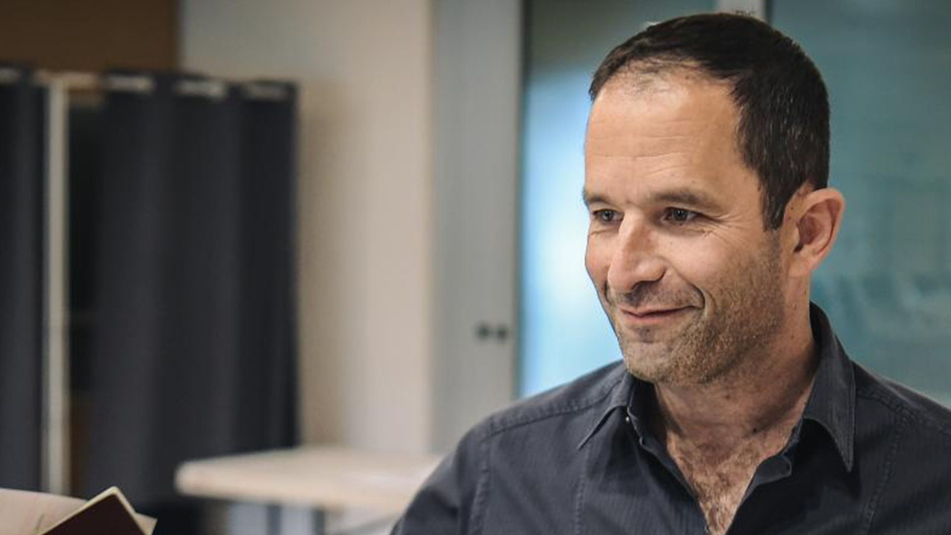 Benoît Hamon va se « mettre en retrait », assure son bras droit
