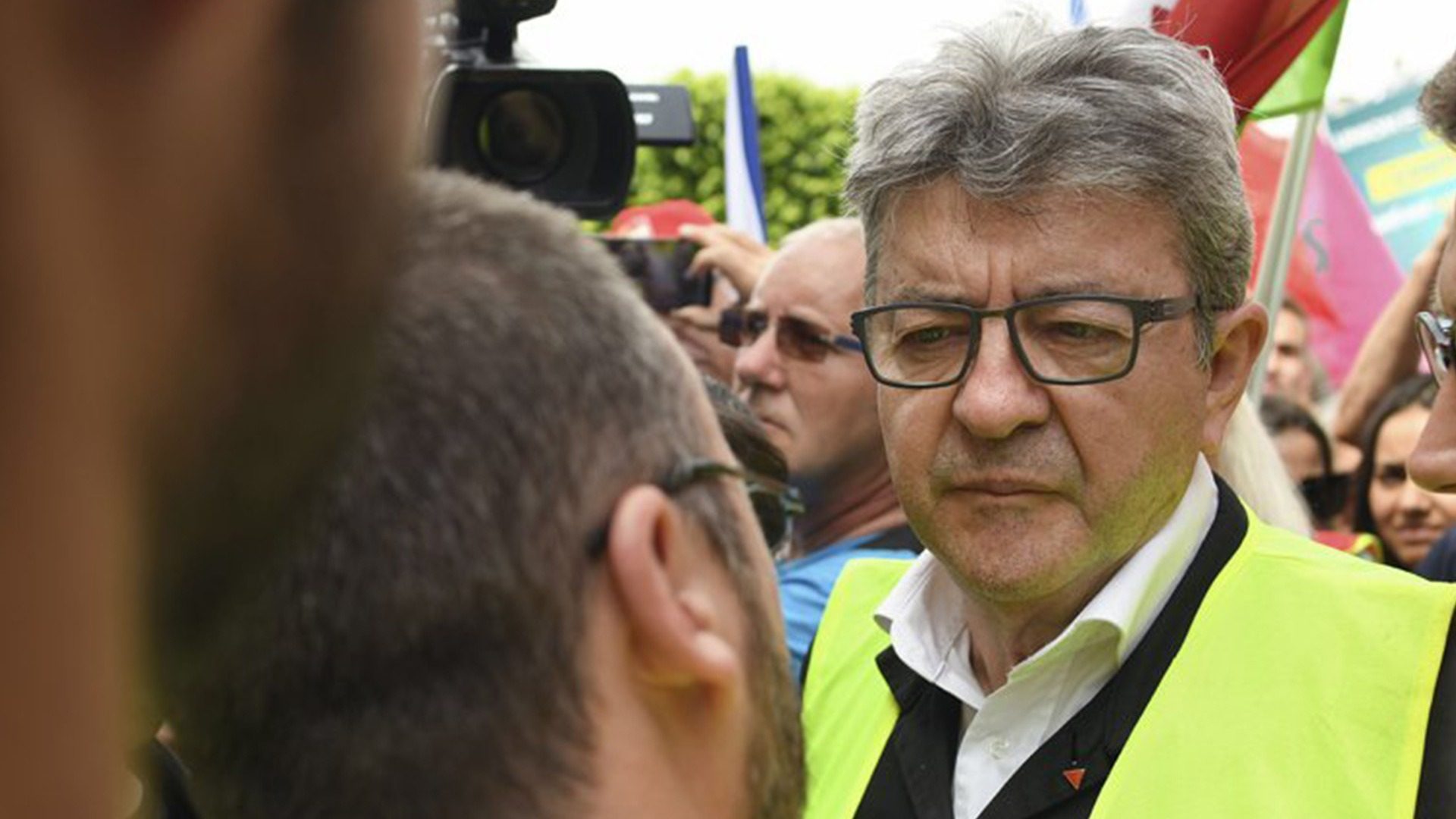 General Electric : à Belfort, Jean-Luc Mélenchon enfile un gilet jaune