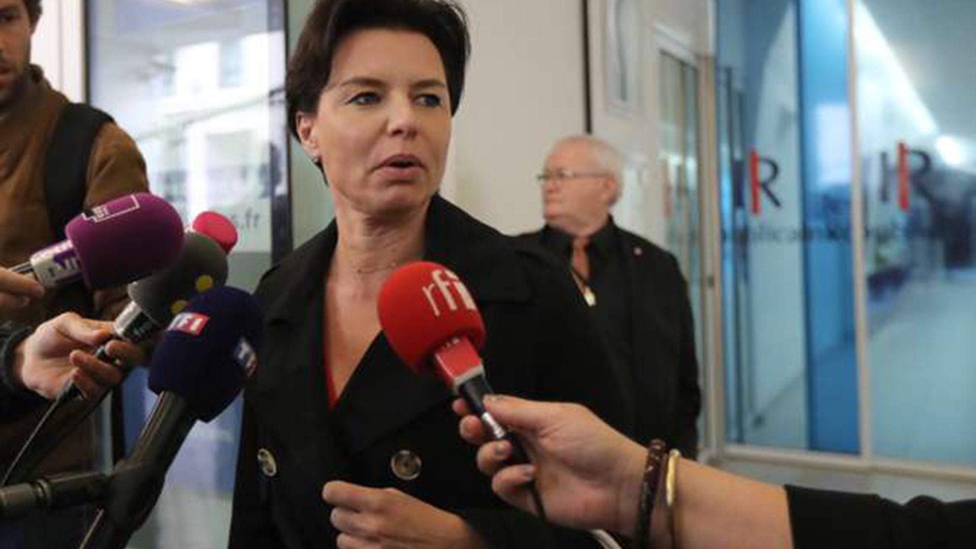 Porte-parole du parti Les Républicains, Laurence Sailliet démissionne et rejoint Hanouna