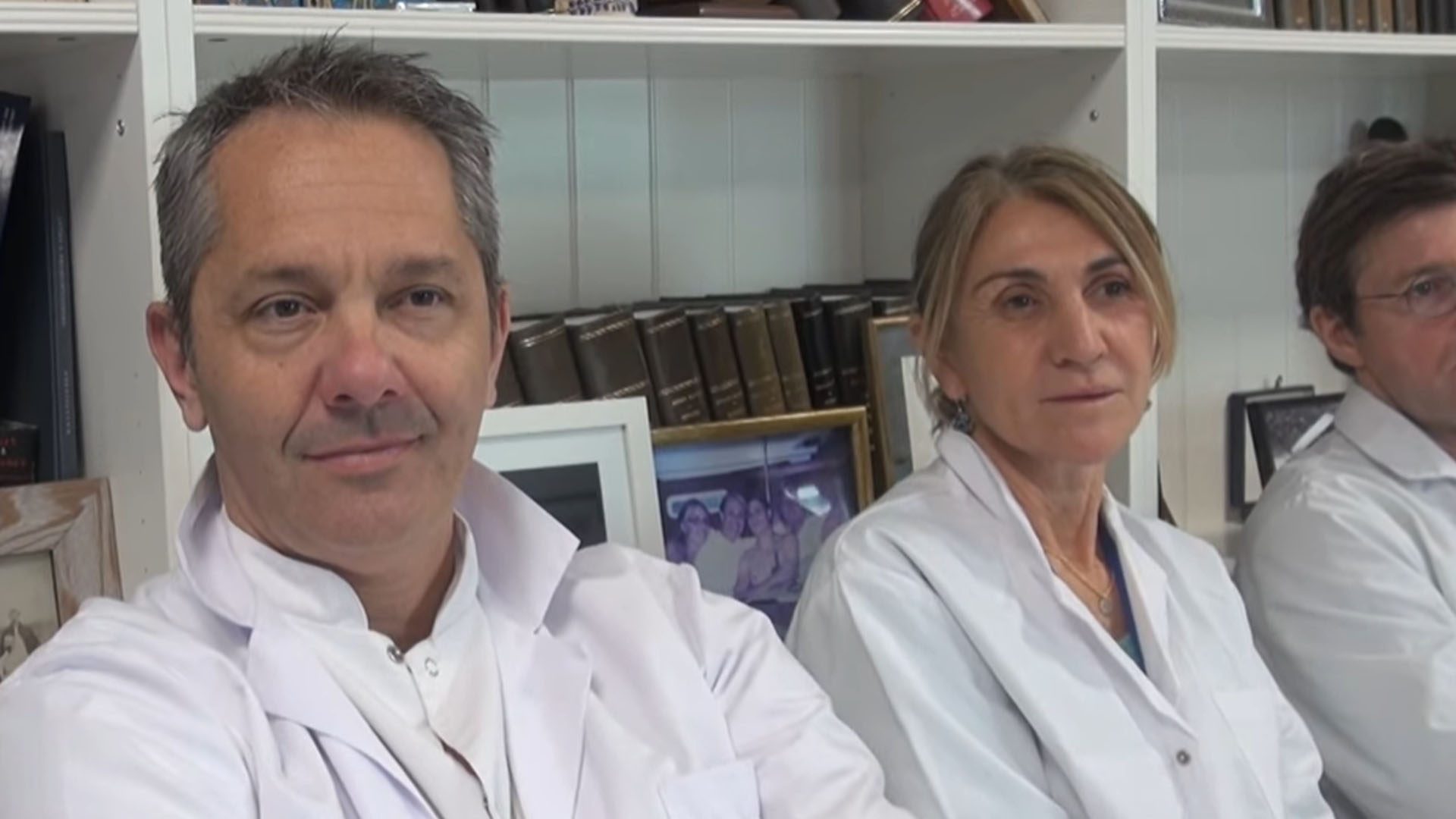 Le Professeur Raoult présente son équipe et fait un point d'actualité