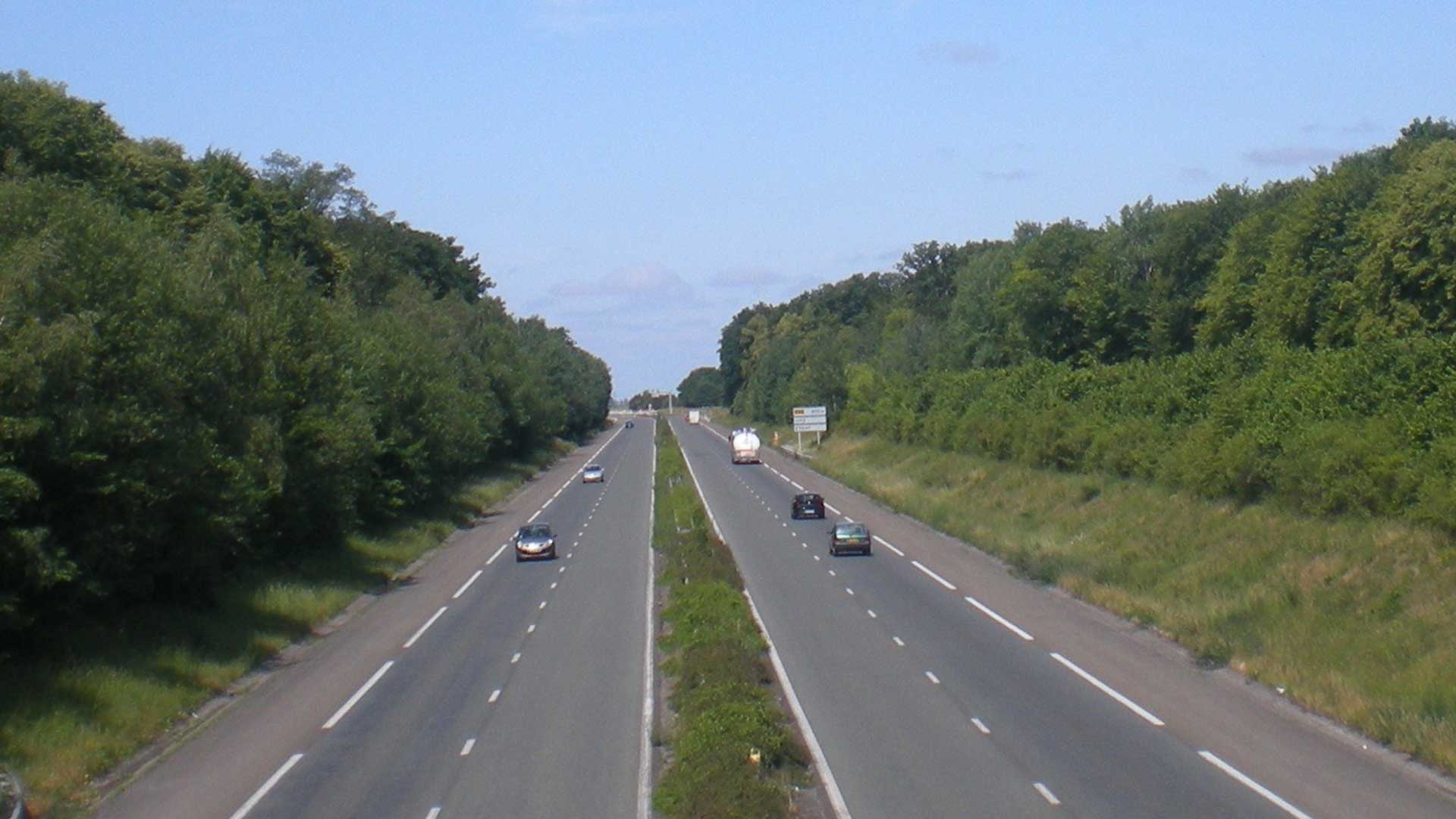 Macron ouvre la voie à la privatisation des routes nationales