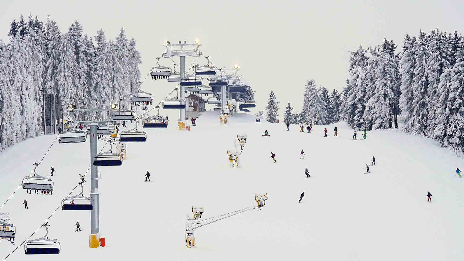 Les stations de ski pourront rouvrir, mais les remontées mécaniques resteront fermées