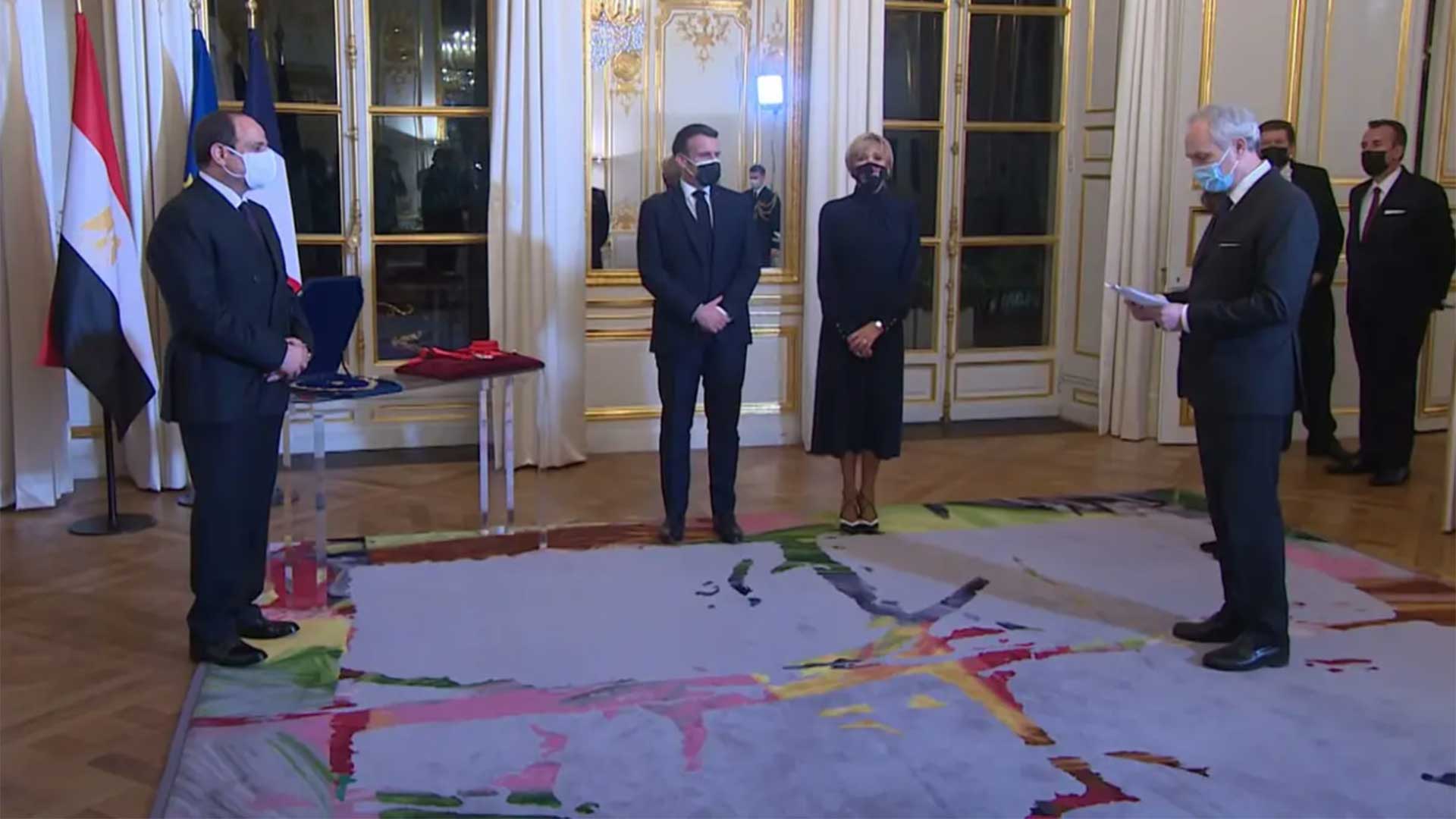 Le dictateur égyptien Al-Sissi décoré de la légion d’honneur par Macron à l’abri des caméras
