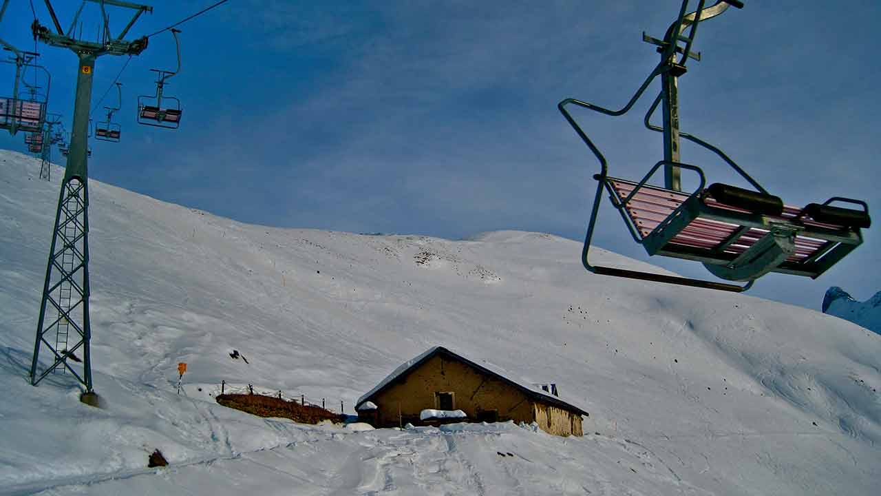 Coronavirus : « Il va y avoir une crise économique et sociale majeure », alertent les professionnels du ski