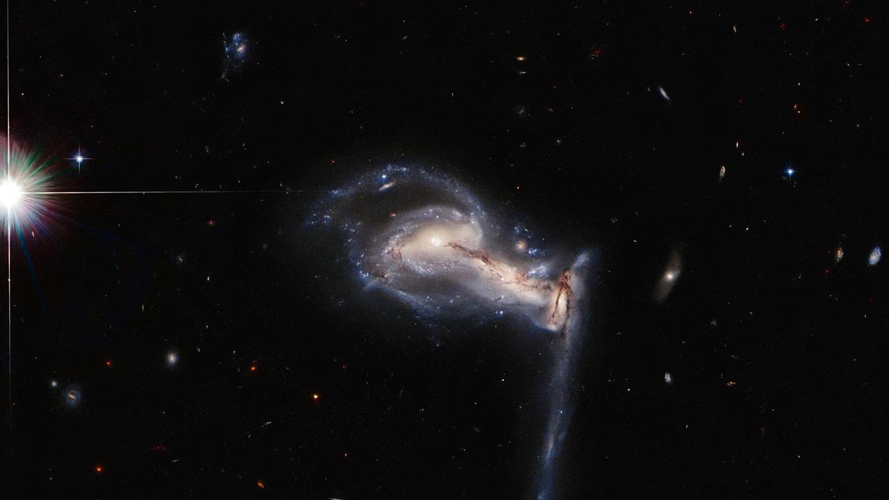 Grâce à Hubble, la NASA a capturé l'image de trois galaxies en fusion